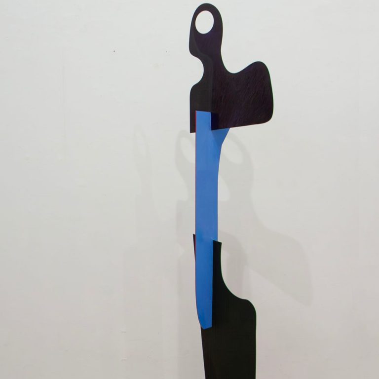 19. Figura z oknem, 210 x 40 x 40 cm, aluminium, 2025